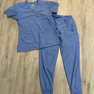 Wonder Wink Scrub Set